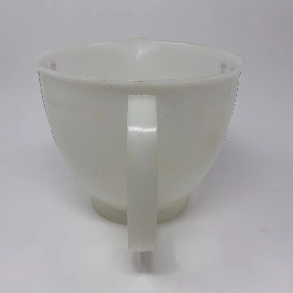 Vintage Tupperware Mix N Stor 8 Cup 2 Quart Measuring Cup Red Lettering Pouring